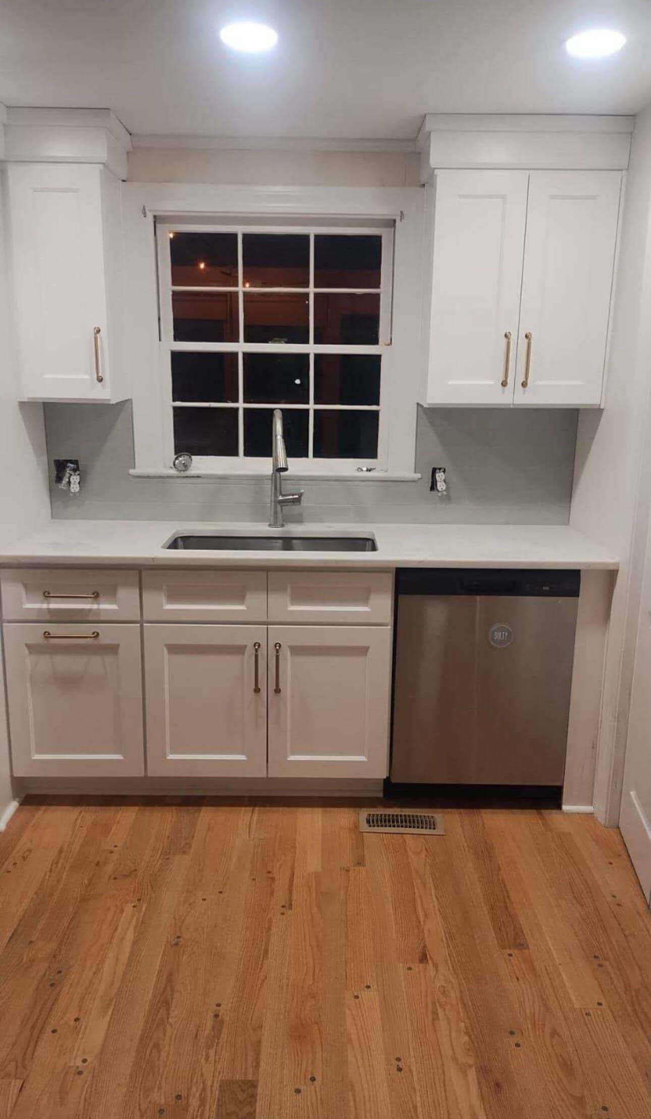 Kitchen Counter Top & Cabinets